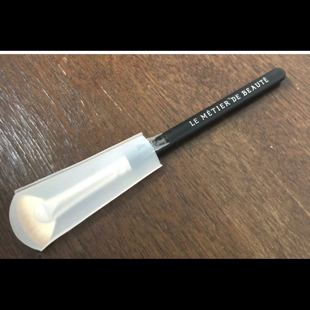 Le Metier de Beaute Brow Fan Brush NEW